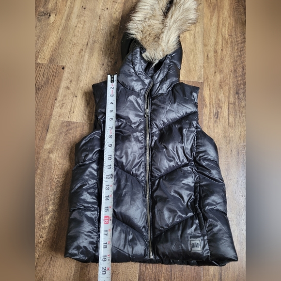 Gap Kids XL 14/16 Girls Black Chevron Fur Hooded Puffer Vest - Picture 7 of 11